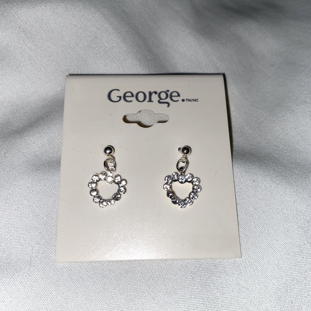 BRAND NEW Silver Heart Earrings